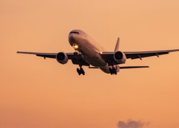 फ्लाइट का किराया होगा सस्ता! सरकार ने 60% सीटें फ्री रखने का दिया आदेश, एयरलाइंस के मनमानी चार्ज पर लगेगी लगाम