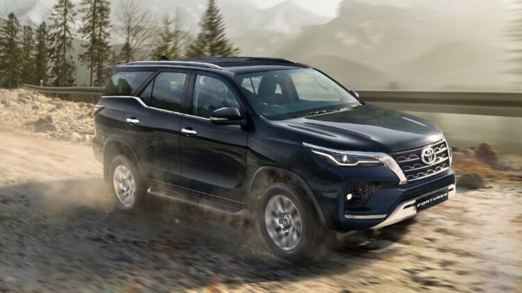 Fortuner खरीदने के लिए कितनी होनी चाहिए आपकी सैलरी? समझिए EMI का हिसाब-किताब