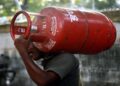बुकिंग के बाद भी नहीं मिल रहा LPG गैस सिलेंडर? तो तुरंत करें शिकायत; ये रहे Bharat Gas, Indane और HP के ऑफिशियल नंबर