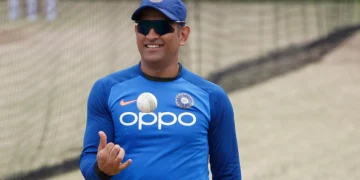 Dhoni ने तोड़ा दो साल का मौन! Team India की जीत पर Gautam Gambhir से बोले- 'कोच साहब, हंसते हुए अच्छे लगते हो!