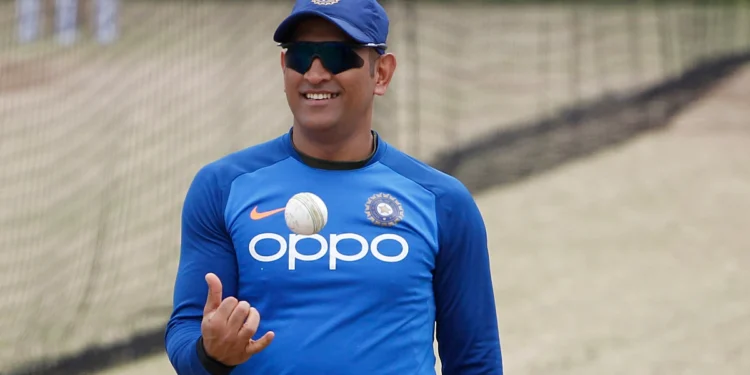 Dhoni ने तोड़ा दो साल का मौन! Team India की जीत पर Gautam Gambhir से बोले- 'कोच साहब, हंसते हुए अच्छे लगते हो!