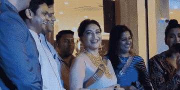 Uttar Pradesh Bollwood Actress Madhuri dixit gorakhpur fans dhak dhak song Ravi kishan