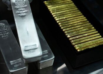 एक झटके में ₹32,000 महंगी हुई चांदी, सोने की कीमतों में ₹8100 की तेजी- चेक करें आज के ताजा भाव