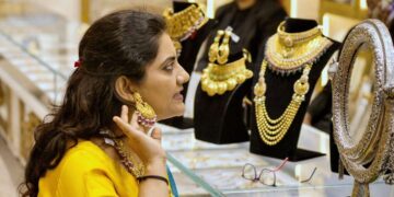 सोने-चांदी की कीमत में आज बड़ा फेरबदल, जानें महानगरों में कितना है प्रति 10 ग्राम Gold का हाजिर भाव