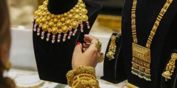 1 दिन में 9,050 रुपये सस्ता हुआ सोना, आज चांदी की कीमतों में 10,500 रुपये की गिरावट