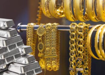 सोना-चांदी के दाम में हो गया भारी बदलाव, जानें महानगरों में Gold का कितना चल रहा हाजिर भाव
