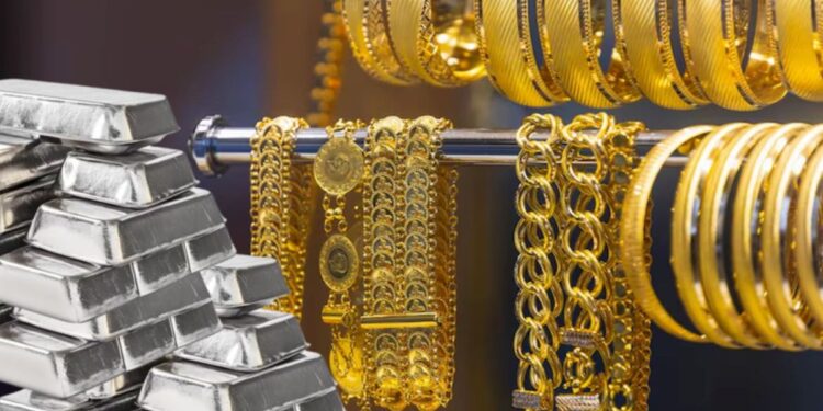 सोना-चांदी के दाम में हो गया भारी बदलाव, जानें महानगरों में Gold का कितना चल रहा हाजिर भाव