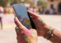 Holi 2026: रंगों की मस्ती में कहीं हो न जाए हजारों का नुकसान, यूं सेफ रखें अपने Smartphone और Gadgets
