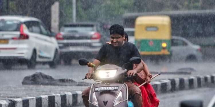 Weather Report Today: दिल्ली, यूपी और बिहार समेत पूरे उत्तर भारत में कब तक रहेगा बारिश वाला मौसम? पढ़ें वेदर रिपोर्ट