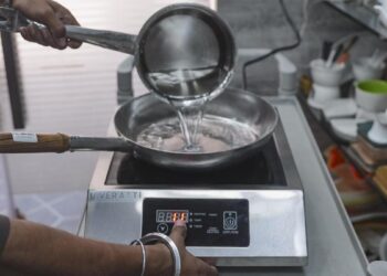 पैनिक की वजह से कई गुना बढ़ी इंडक्शन चूल्हों और इलेक्ट्रिक बर्नर की बिक्री, कोयले की मांग भी तेज