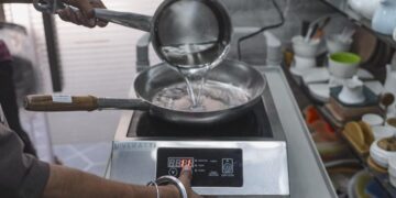 पैनिक की वजह से कई गुना बढ़ी इंडक्शन चूल्हों और इलेक्ट्रिक बर्नर की बिक्री, कोयले की मांग भी तेज