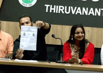 महाकुंभ वायरल गर्ल बोली-शादी न होती तो सुसाइड कर लेती:मोनालिसा के पति फरमान बोले- लव जिहाद की बात गलत, वो अपने धर्म में रहेगी