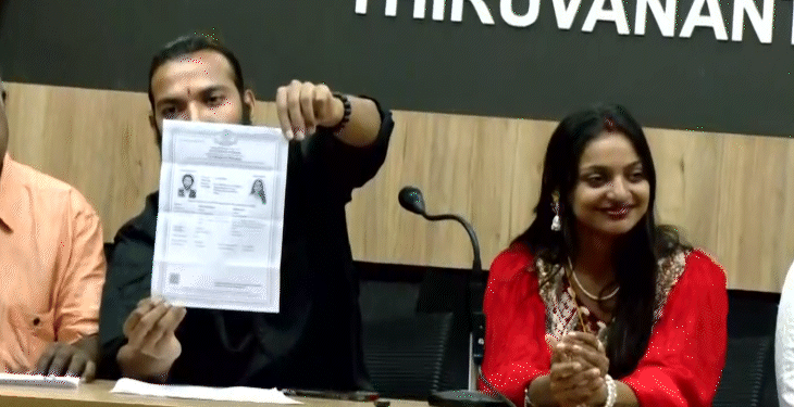 महाकुंभ वायरल गर्ल बोली-शादी न होती तो सुसाइड कर लेती:मोनालिसा के पति फरमान बोले- लव जिहाद की बात गलत, वो अपने धर्म में रहेगी