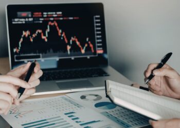 फाइनेंशियल ईयर खत्म होने से पहले चेक करें अपना पोर्टफोलियो, इन 5 गलतियों से बचेंगे तो बढ़ेगा रिटर्न!