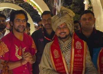 दूल्हा बने कुलदीप ने पैर छूकर लिया बाबा बागेश्वर का आशीर्वाद, 8 वीडियो में देखें शादी के खास पल