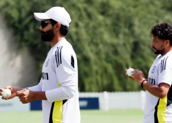 Kuldeep Yadav की सादगी ने जीता दिल, Reception में Jadeja-Rivaba के पैर छूते Video हुआ Viral