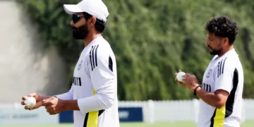 Kuldeep Yadav की सादगी ने जीता दिल, Reception में Jadeja-Rivaba के पैर छूते Video हुआ Viral