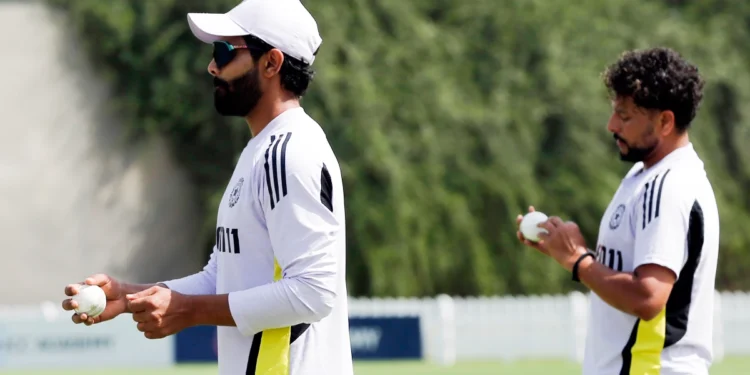 Kuldeep Yadav की सादगी ने जीता दिल, Reception में Jadeja-Rivaba के पैर छूते Video हुआ Viral