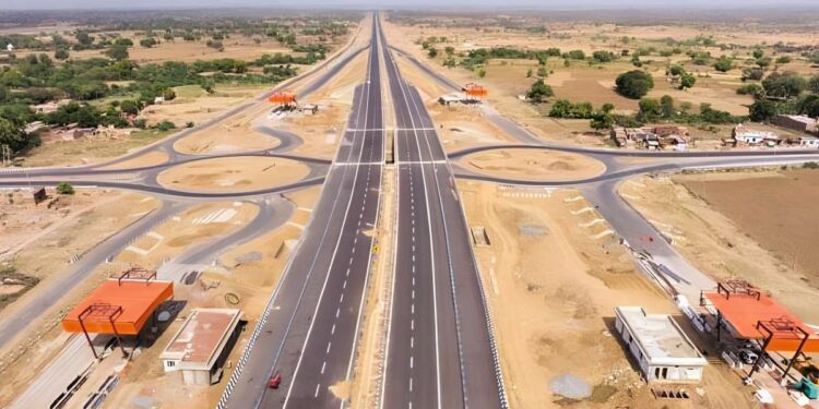 नोएडा इंटरनेशनल एयरपोर्ट से गंगा एक्सप्रेसवे तक सफर होगा आसान! YEIDA ने खरीदी 93 हेक्टेयर जमीन, लिंक एक्सप्रेसवे प्रोजेक्ट ने पकड़ी रफ्तार