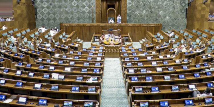 लोकसभा से 8 विपक्षी सांसदों का निलंबन रद्द, बजट सत्र के पहले चरण में हुआ था एक्शन, यहां देखें लिस्ट