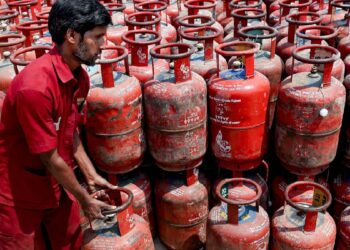 जिनके घर में पाइप वाली रसोई गैस का कनेक्शन है, उन्हें अब नहीं मिलेगा LPG सिलेंडर, सरकार का बड़ा फैसला