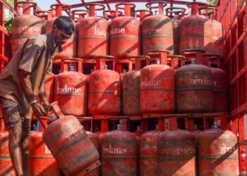 LPG Price Hike: इजरायल-ईरान जंग के बीच भारत में महंगी हुई रसोई गैस, 115 रुपये तक बढ़े दाम