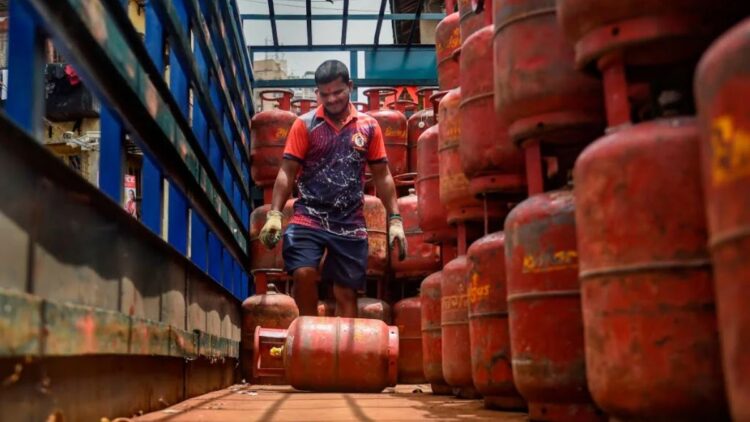 LPG की खपत में 17 प्रतिशत की गिरावट, मिडिल-ईस्ट में युद्ध की वजह से बदले आंकड़े