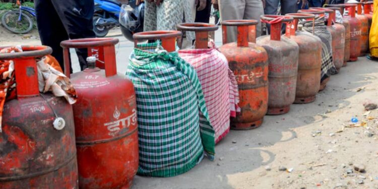 PNG इस्तेमाल कर रहे ग्राहकों को नहीं मिलेगा LPG सिलेंडर, बंद कराना होगा कनेक्शन- सरकार ने बदला नियम