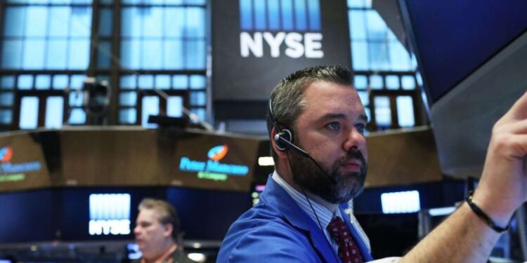 अमेरिका में पिछले महीने 92,000 नौकरियां घटीं, बेरोजगारी दर में भी दर्ज की गई बढ़ोतरी