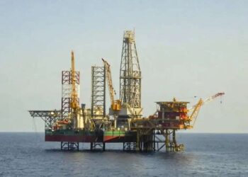 पेट्रोल-डीजल की कीमतों को स्थिर रखने के लिए बोझ बांटने की तैयारी, रिफाइनरियों को लगेगा झटका