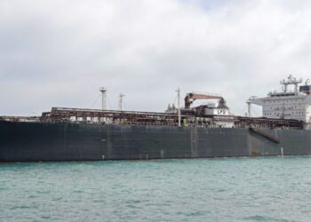 गुजरात के मुंद्रा बंदरगाह पर पहुंचा ‘जग लाडकी’ टैंकर, लगभग 80800 मीट्रिक टन कच्चा तेल लेकर आया