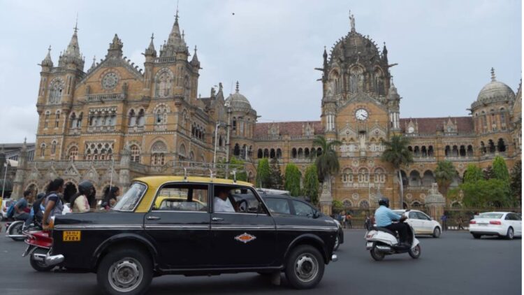 पुरानी गाड़ियों पर सरकार की सख्ती! दोगुना किया ग्रीन टैक्स, लाखों वाहन मालिकों की बढ़ेगी टेंशन