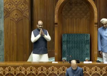 Parliament Budget Session Live Updates: लोकसभा की कार्यवाही 12 बजे तक स्थगित, संसद में आज भी भारी हंगामा