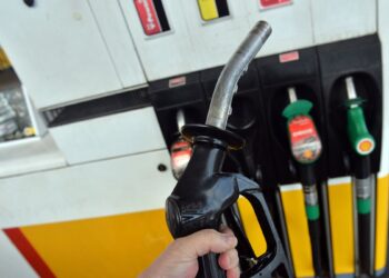 भारत के पड़ोसी देश में 55 रुपये महंगा हुआ पेट्रोल-डीजल, जानें अब कितने रुपये में मिलेगा 1 लीटर तेल