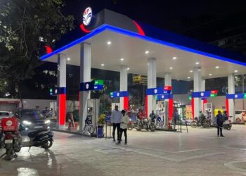 क्या सच में खत्म हो रहा पेट्रोल-डीजल? HPCL और BPCL ने दी बड़ी जानकारी, पेट्रोल पंपों पर जाने से पहले पढ़ लें ये खबर