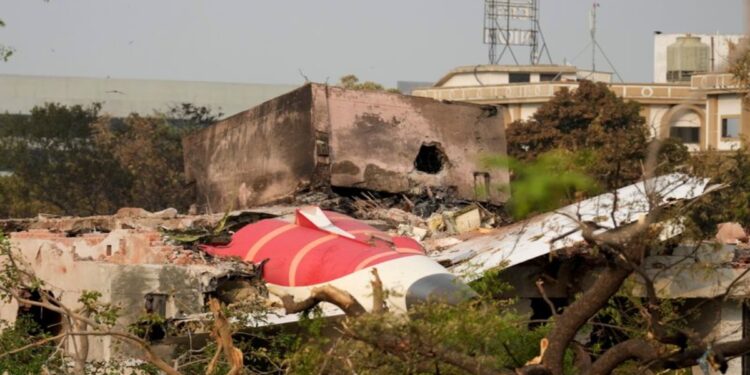 पिछले 5 सालों में कितने विमान और हेलीकॉप्टर हादसे का हुए शिकार? सरकार ने संसद में दी पूरी जानकारी