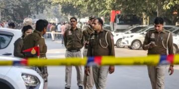 प्रेम में हुई तीसरे की एंट्री तो बिगड़ी बात, MCA छात्र-छात्रा ने एक-दूसरे को चाकू घोंपा; मची चीख-पुकार