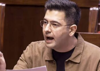 राघव चड्ढा ने संसद में उठाया मोबाइल रिचार्ज का मुद्दा, 12 महीने में 13 बार रिचार्ज क्यों? OTP, इनकमिंग कॉल भी नहीं आते