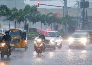 Today’s Weather: कहीं लू, कहीं बारिश… UP-बिहार समेत 12 राज्यों में बारिश का अलर्ट, जानें आपके राज्य में मौसम का हाल