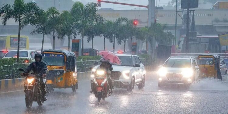 Today’s Weather: कहीं लू, कहीं बारिश… UP-बिहार समेत 12 राज्यों में बारिश का अलर्ट, जानें आपके राज्य में मौसम का हाल