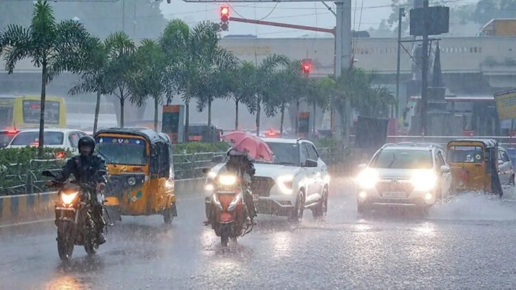Today’s Weather: कहीं लू, कहीं बारिश… UP-बिहार समेत 12 राज्यों में बारिश का अलर्ट, जानें आपके राज्य में मौसम का हाल