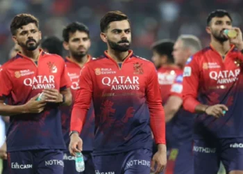 IPL 2026 RCB vs SRH: आरसीबी के खिलाड़ी काली पट्टी बांधकर मैदान में उतरेंगे, यहां जानें कारण