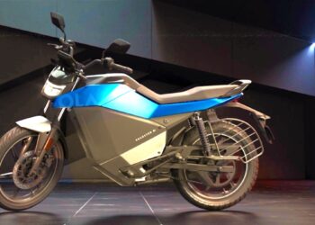 ओला इलेक्ट्रिक ने ई-बाइक Roadster X की कीमत में कर दी भारी कमी, शुरुआती प्राइस अब रह गई इतनी