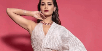 US-ईरान तनाव के बीच अबू धाबी में हैं ईशा गुप्ता:एक्ट्रेस बोलीं- हम सुरक्षित हैं, समय बहुत कठिन है, जल्द भारत लौटने की उम्मीद जताई