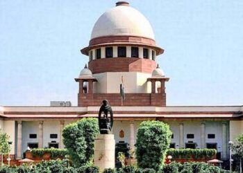 बच्चा गोद लेने वाली महिलाओं को 12 हफ्ते तक मिल सकेगी मैटरनिटी लीव, सुप्रीम कोर्ट का ऐतिहासिक फैसला