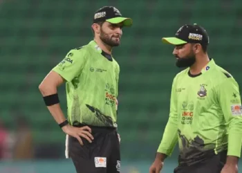 बॉल टेम्परिंग के कारण बैन हुआ ये पाक बल्लेबाज, टीम को लगा तगड़ा झटका