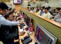 Stock Market Highlights: शेयर बाजार में नहीं थम रही गिरावट, सेंसेक्स 829 और निफ्टी 228 अंक टूटा