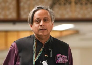 संसद में पेश होने वाले CAPF बिल को लेकर शशि थरूर ने अमित शाह को लिखा पत्र, जानिए किन मुद्दों पर जताई चिंता