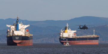 तेल संकट के बीच अमेरिका का यू-टर्न! ट्रंप सरकार ने समंदर में फंसे रूसी तेल को खरीदने की दी हरी झंडी