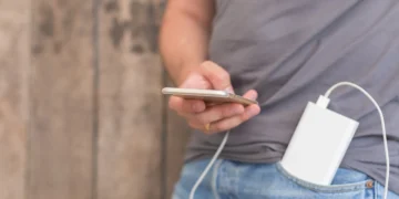 now your smartphone will charge in minutes just change these small habits